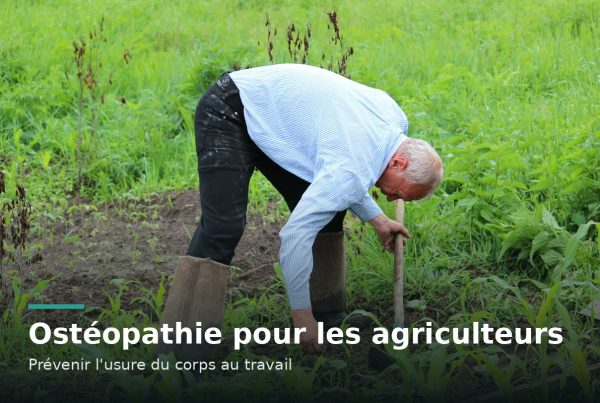 Agriculteur penché en avant travaillant la terre, posture sollicitant le dos et les lombaires